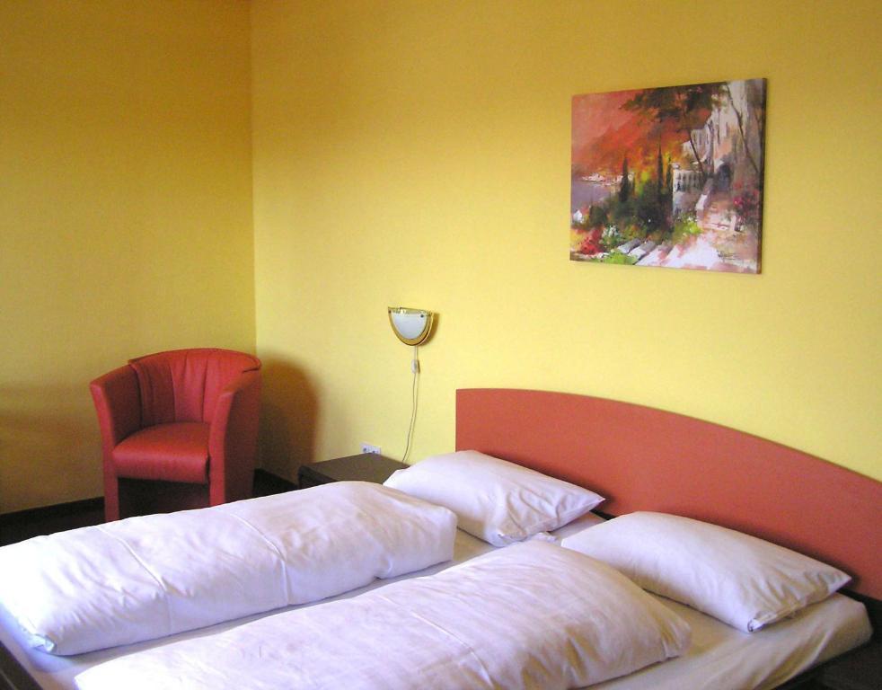 Hotel Pfaffenhof Lich Room photo
